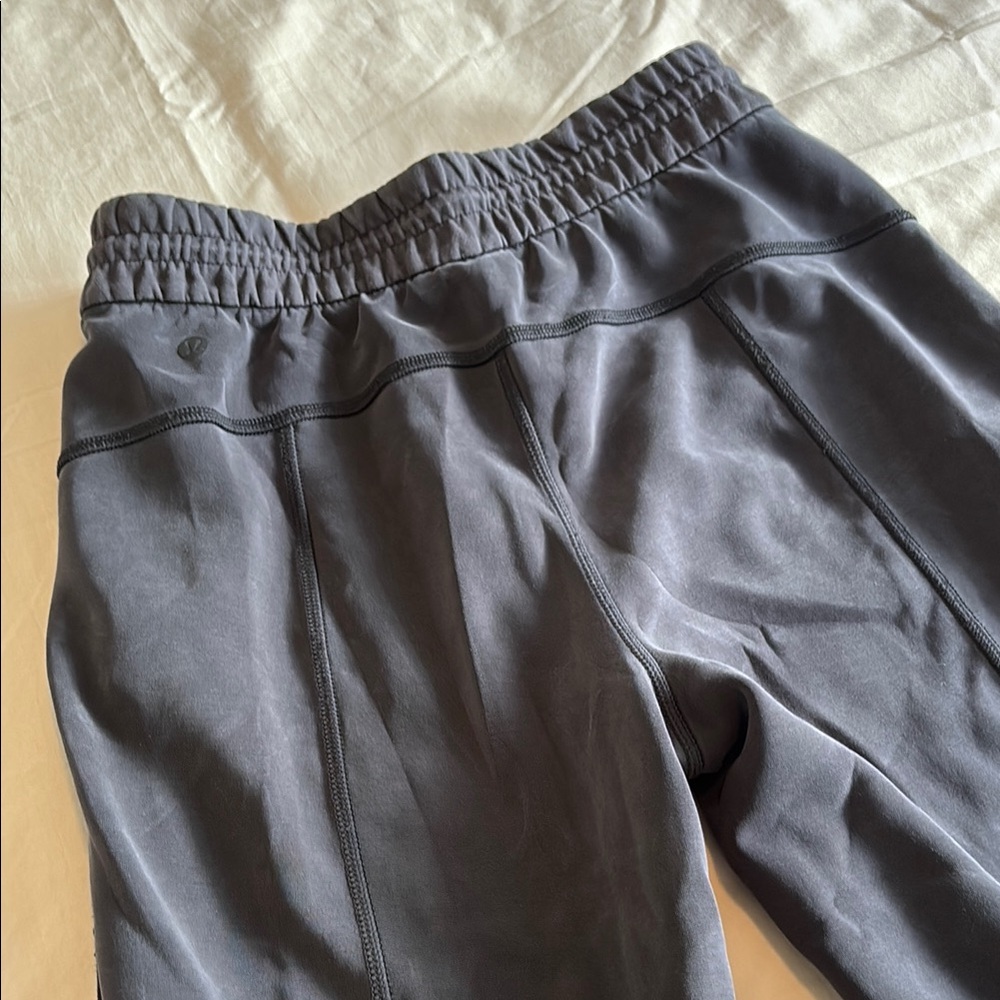 Lululemon pants - Picture 3 of 4